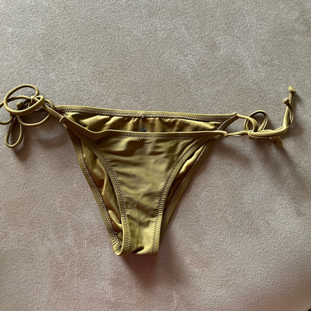3 bikini bottoms (different brands) - Picture 7 of 8